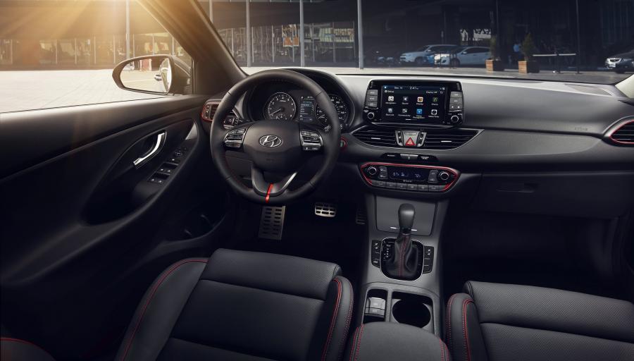 Торпедо Hyundai Elantra GT Sport 2017 года  (фото 11 из 40)